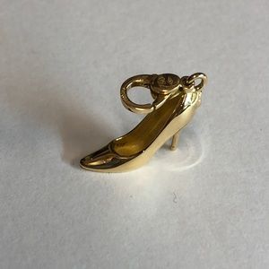 Authentic Louis Vuitton 18kt charm/pendant